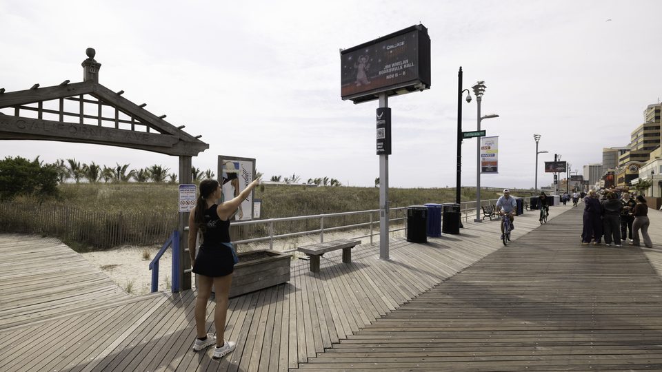 digital screen, pergola — Boardwalk