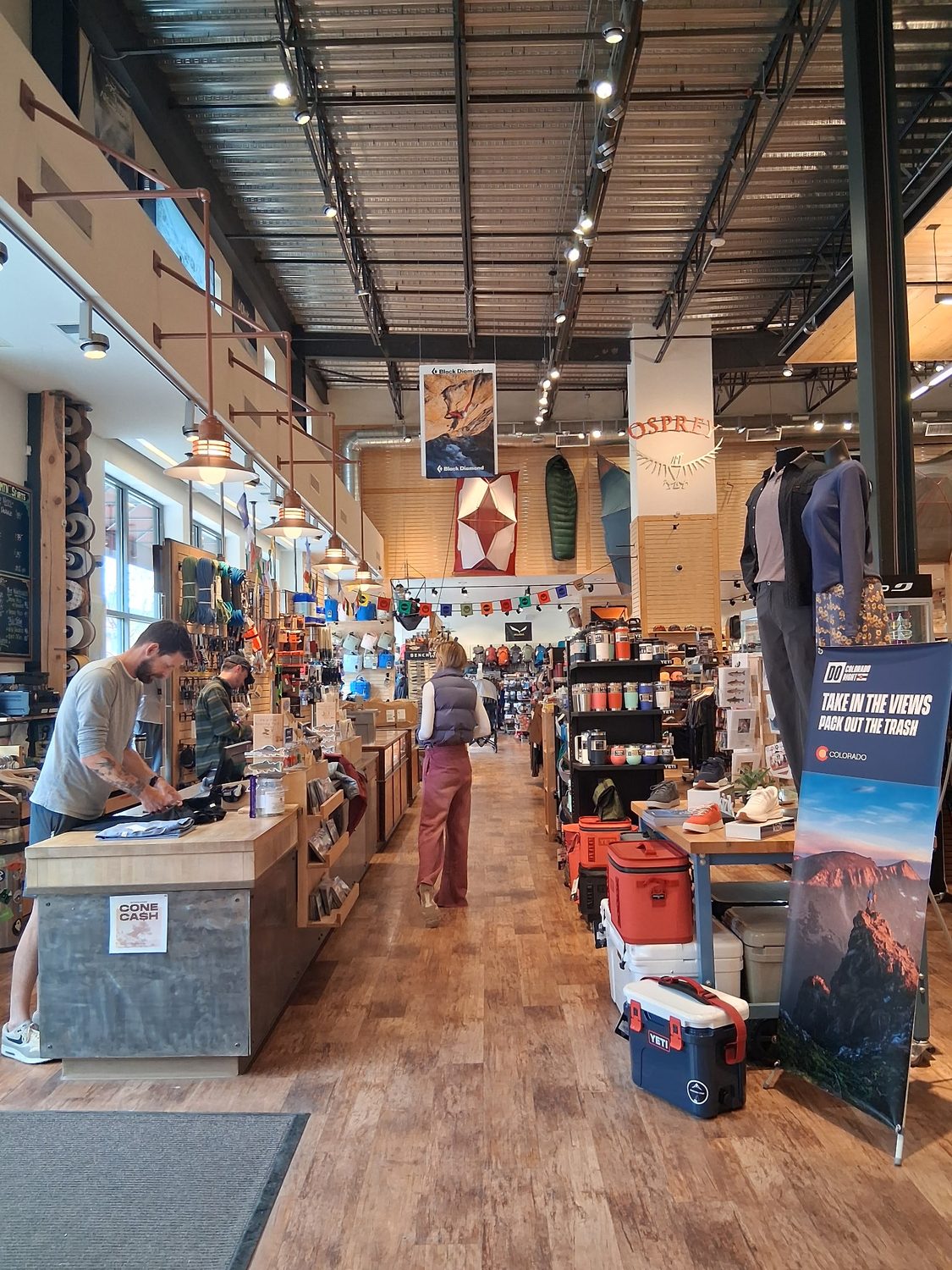 Standing banner, outdoor outfitter